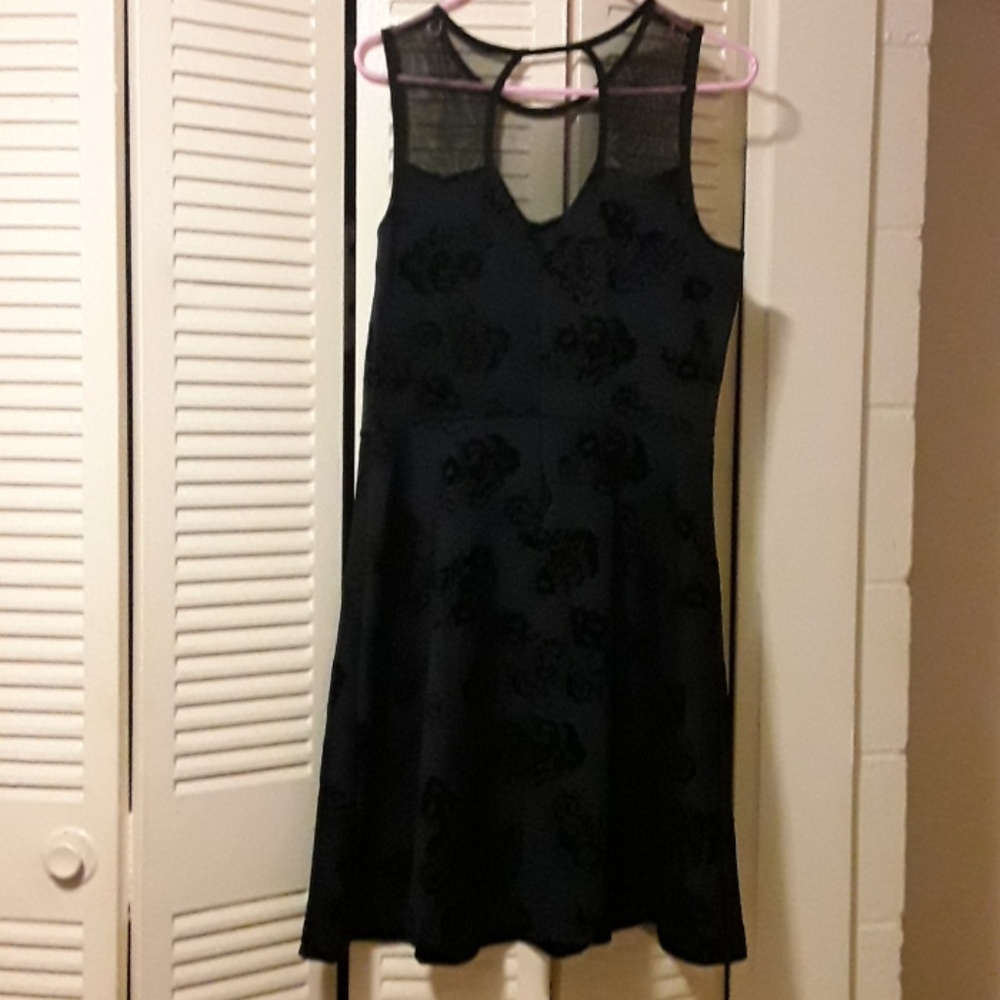 Black dresses size l